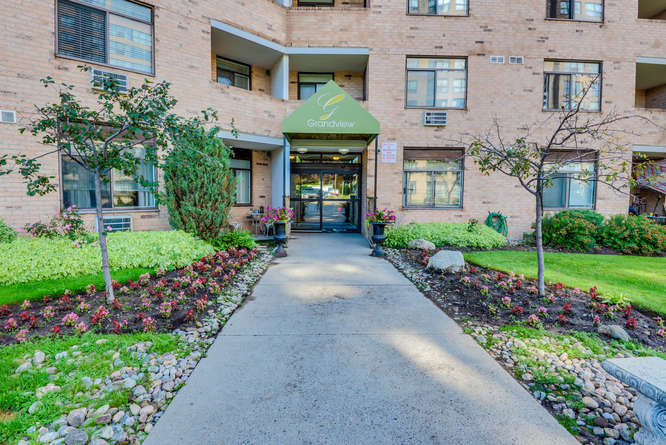 260 Davis Dr -02
