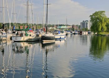 Waterfront properties around Lake Simcoe