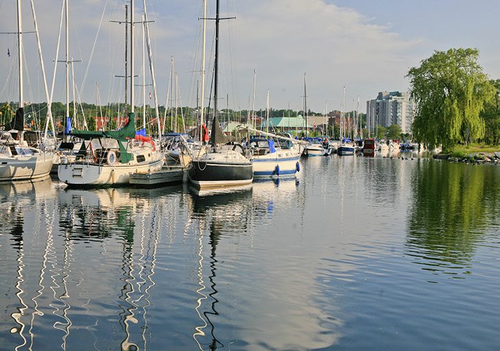 Waterfront properties around Lake Simcoe